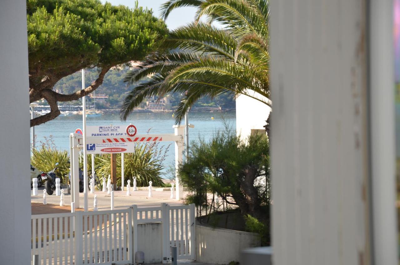 Les Pieds Dans L'Eau Apartman Saint-Cyr-sur-Mer Kültér fotó